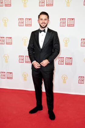 Das Goldene Lenkrad 2021 Rennfahrer Daniel Abt auf dem roten Teppich bei der Verleihung des Goldenen Lenkrads im Axel-Springer-Hochhaus in Berlin. Copyright: xEventpressxGolejewskix