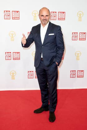 Das Goldene Lenkrad 2021 Markus Siebrecht (CEO Renault Deutschland) auf dem roten Teppich bei der Verleihung des Goldenen Lenkrads im Axel-Springer-Hochhaus in Berlin. Copyright: xEventpressxGolejewskix