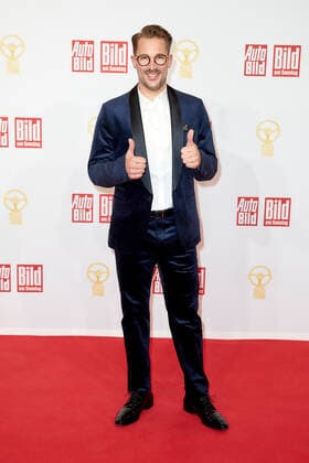 Das Goldene Lenkrad 2021 DTM-Champion Maximilian Götz auf dem roten Teppich bei der Verleihung des Goldenen Lenkrads im Axel-Springer-Hochhaus in Berlin. Copyright: xEventpressxGolejewskix