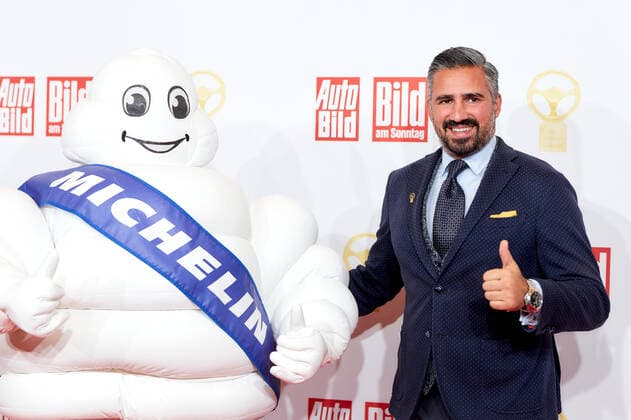 Das Goldene Lenkrad 2021 Anish K. Taneja (President & CEO Michelin Europe North) auf dem roten Teppich bei der Verleihung des Goldenen Lenkrads im Axel-Springer-Hochhaus in Berlin. Copyright: xEventpressxGolejewskix