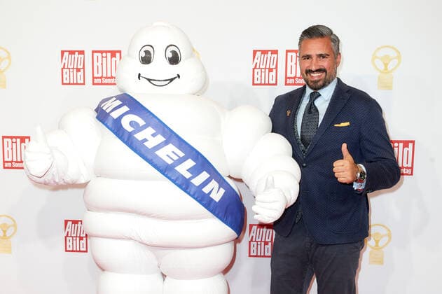 Das Goldene Lenkrad 2021 Anish K. Taneja (President & CEO Michelin Europe North) auf dem roten Teppich bei der Verleihung des Goldenen Lenkrads im Axel-Springer-Hochhaus in Berlin. Copyright: xEventpressxGolejewskix