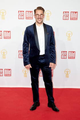 Das Goldene Lenkrad 2021 DTM-Champion Maximilian Götz auf dem roten Teppich bei der Verleihung des Goldenen Lenkrads im Axel-Springer-Hochhaus in Berlin. Copyright: xEventpressxGolejewskix