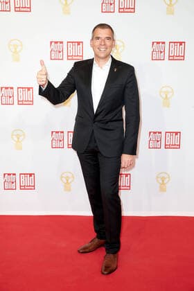 Das Goldene Lenkrad 2021 AndrÃ Schmidt (Geschäftsführer Toyota Deutschland) auf dem roten Teppich bei der Verleihung des Goldenen Lenkrads im Axel-Springer-Hochhaus in Berlin. Copyright: xEventpressxGolejewskix