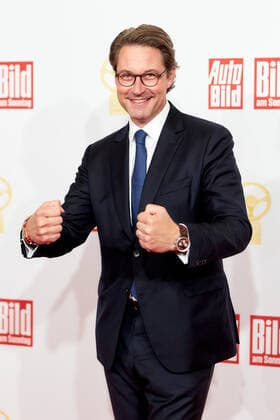 Das Goldene Lenkrad 2021 Andreas Scheuer auf dem roten Teppich bei der Verleihung des Goldenen Lenkrads im Axel-Springer-Hochhaus in Berlin. Copyright: xEventpressxGolejewskix