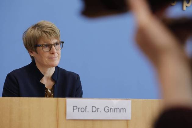 Prof. Dr. Veronika Grimm, Deutschland, Berlin, Bundespressekonferenz, Thema: Vorstellung des Jahresgutachtens 2021 22 - Sachverständigenrat zur Begutachtung der gesamtwirtschaftlichen Entwicklung *** Prof Dr Veronika Grimm, Germany, Berlin, Federal Press Conference, Topic Presentation of the 2021 Annual Report 22 German Council of Economic Experts