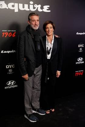 Spanish actor Emilio Aragon (L) ans his wife Aruca Aragon pose for the photographers during the 2021 Esquire Man of the Year Award for Esquire magazine gala held in Madrid, Spain, 10 November 2021. 2021 Esquire Man of the Year Award !ACHTUNG: NUR REDAKTIONELLE NUTZUNG!  Copyright: xJUANJOxMARTINx(es-ES)x GRAF105 20211110-a78d970a6b4813fee18de224e576375664a274bb