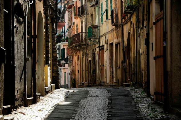 The medieval streets of Pieve di Teco; Imperia; Liguria, Italy PaoloPicciotto REDA&CO 1028_14_PPI09447