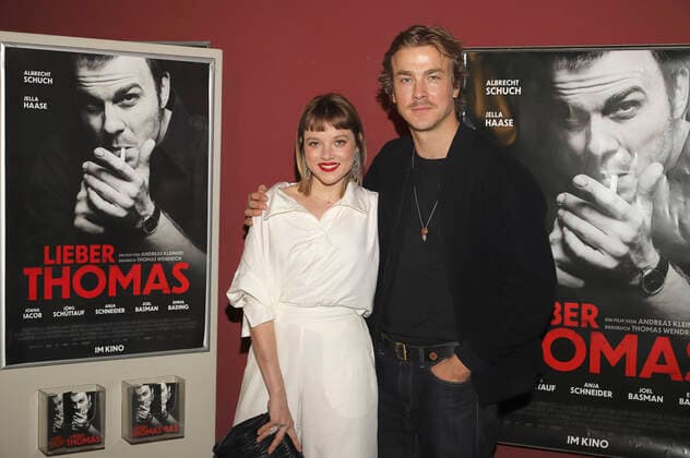 Jella Haase und Albrecht Schuch bei der Preview des Kinofilms Lieber Thomas im Zeise Kino. Hamburg, 10.11.2021