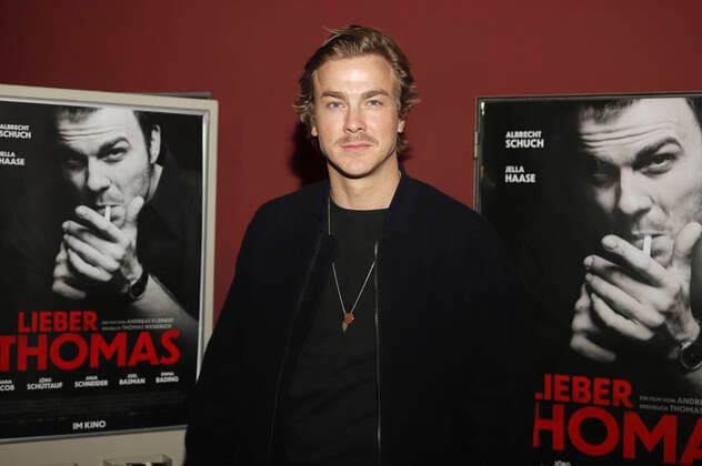 Albrecht Schuch bei der Preview des Kinofilms Lieber Thomas im Zeise Kino. Hamburg, 10.11.2021
