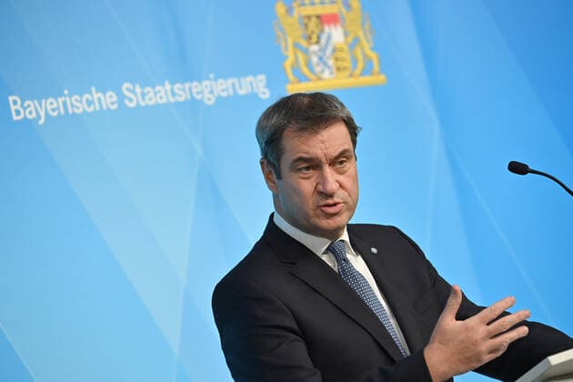 Markus SOEDER (Ministerpraesident Bayern und CSU Vorsitzender),Gestik, Einzelbild,angeschnittenes Einzelmotiv,Portraet,Portrait,Porträt. Pressekonferenz nach Beratungen mit Vertretern von bayerischen Kliniken ueber die aktuelle Corona-Situation in den bayerischen Krankenhaeusern und insbesondere auf den Intensivstationen. am 11.11.2021 im Prinz Carl Palais in Muenchen.