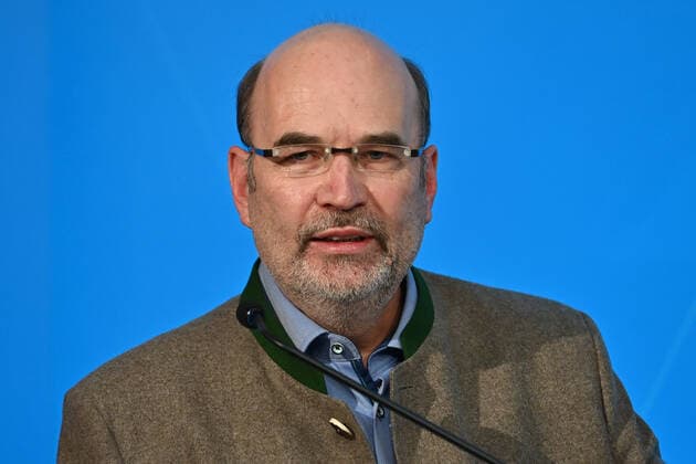 Dr. Thomas Weiler, Geschaeftsfuehrer der Starnberger Kliniken, Einzelbild,angeschnittenes Einzelmotiv,Portraet,Portrait,Porträt. Pressekonferenz nach Beratungen mit Vertretern von bayerischen Kliniken ueber die aktuelle Corona-Situation in den bayerischen Krankenhaeusern und insbesondere auf den Intensivstationen. am 11.11.2021 im Prinz Carl Palais in Muenchen.