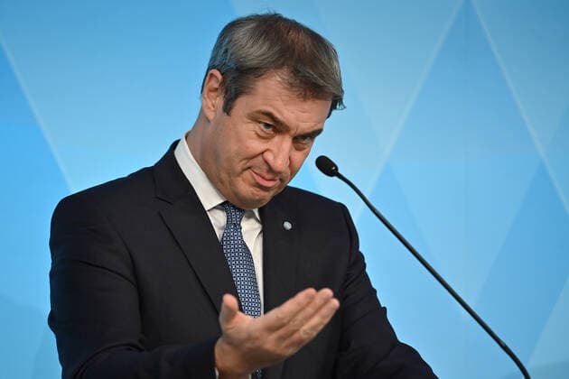Markus SOEDER (Ministerpraesident Bayern und CSU Vorsitzender),Gestik, Einzelbild,angeschnittenes Einzelmotiv,Portraet,Portrait,Porträt. Pressekonferenz nach Beratungen mit Vertretern von bayerischen Kliniken ueber die aktuelle Corona-Situation in den bayerischen Krankenhaeusern und insbesondere auf den Intensivstationen. am 11.11.2021 im Prinz Carl Palais in Muenchen.