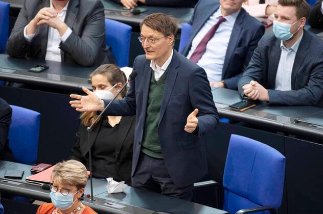 Karl Lauterbach in der 2. Sitzung des Deutschen Bundestages im Reichstagsgebäude. Berlin, 11.11.2021