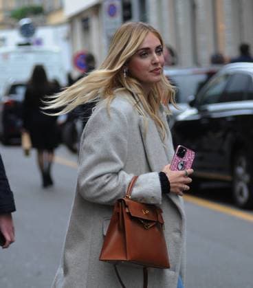 Milan, 11-11-2021 Chiara Ferragni leaves the Bacaro restaurant after having lunch with friends, including her fashion blogger CHIARA BIASI. After the greetings CHIARA FERRAGNI is accompanied home by her personal driver.  Copyright: xMimmoxCarrierox xIPAx xMIMMOxCARRIEROx
