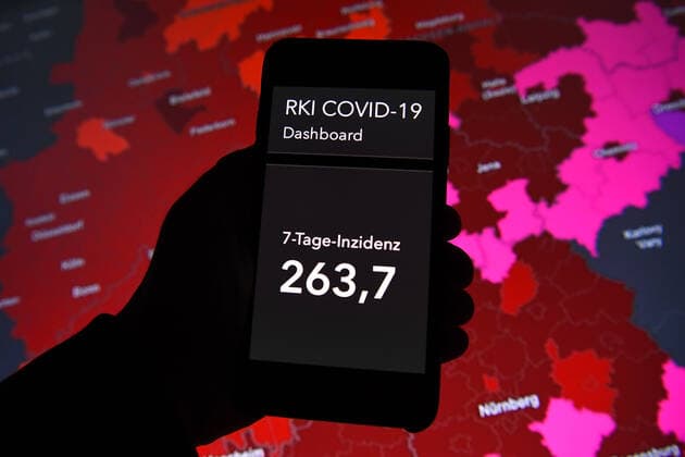 Coronavirus in Deutschland - Covid-19-Dashboard des Robert Koch-Institut 12.11.2021, Robert Koch-Institut: 7-Tage-Inzidenz 263,7. 7-Tage-Fallzahl 219.272. COVID-19-Fälle 4.942.890. Zugang um 48.640 gegenüber dem Vortag. COVID-19-Todesfälle 97.389 Zugang um 191 gegenüber dem Vortag.