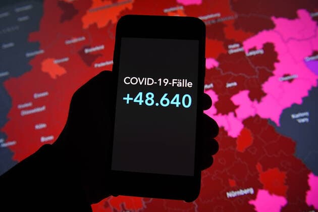 Coronavirus in Deutschland - Covid-19-Dashboard des Robert Koch-Institut 12.11.2021, Robert Koch-Institut: 7-Tage-Inzidenz 263,7. 7-Tage-Fallzahl 219.272. COVID-19-Fälle 4.942.890. Zugang um 48.640 gegenüber dem Vortag. COVID-19-Todesfälle 97.389 Zugang um 191 gegenüber dem Vortag.