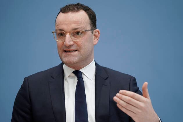 BPK zur Corona-Lage Aktuell,12.11.2021,Berlin,Bundesgesundheitsminister Jens Spahn im Portrait mit besonderer Geste bei der Bundespressekonferenz zum Thema Corona-Lage Berlin Berlin Deutschland