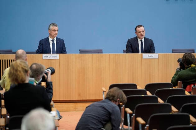 BPK zur Corona-Lage Aktuell,12.11.2021,Berlin,Bundesgesundheitsminister Jens Spahn gemeinsam mit Prof. Dr. Lothar H. Wieler, Praesident Robert Koch-Institut (RKI) bei der Bundespressekonferenz zum Thema Corona-Lage Berlin Berlin Deutschland