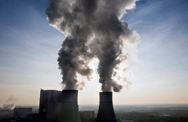 Braunkohlekraftwerk Schwarze Pumpe Schwarze Pumpe, 11.11.2021 - Luftbild Braunkohlekraftwerk Schwarze Pumpe der LEAG Lausitz Energie Kraftwerke AG. Der Ausstieg aus der Kohleverstromung soll bis 2038 erfolgen. Schwarze Pumpe Brandenburg Deutschland *** Lignite-fired power plant Schwarze Pumpe Schwarze Pumpe, 11 11 2021 Aerial view Lignite-fired power plant Schwarze Pumpe of LEAG Lausitz Energie Kraftwerke AG The phase-out of coal-fired power generation is to take place by 2038 Schwarze Pumpe Brandenburg Germany