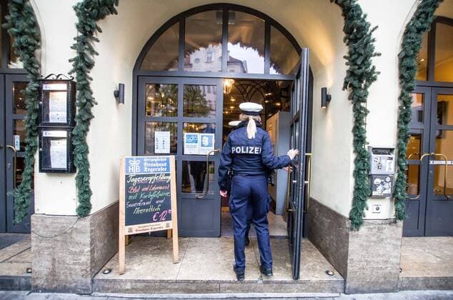 November 12, 2021, Munich, Bavaria, Germany: Police check restaurants in Tal, Munich for conformity with the anti-Corona regulations. On the heels of what critics state is a non-response and at best, painfully slow responses to the fourth Corona wave, regions are instutung patchwork anti-Corona plans, including the 2G and 3G rules which were described by Jens Spahn as 0G as enforcement is effectively zero when left to businesses. Due to this, police have been directed to visit restaurants and other businesses for violations. Munich Germany - ZUMAb160 20211112_zbp_b160_024 Copyright: xSachellexBabbarx