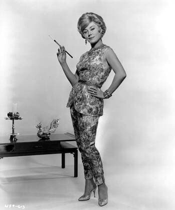 THE CHAPMAN REPORT US 1962 THE CHAPMAN REPORT US 1962 GLYNIS JOHNS Date: 1962. Strictly editorial use only in conjunction with the promotion of the film. Credit line mandatory. This image is copyright of the film company and is supplied under the terms of issue as film still. No commercial or book cover use permitted without prior consent from the film company.  Mandatory credit line: Courtesy Ronald Grant Mary Evans