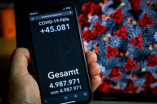 Coronavirus in Deutschland - Covid-19-Dashboard des Robert Koch-Institut 13.11.2021: Robert Koch-Institut: 7-Tage-Inzidenz 277,4. 7-Tage-Fallzahl 230.637. COVID-19-Fälle 4.987.971. Zugang um 45.081 gegenüber dem Vortag. COVID-19-Todesfälle 97.617. Zugang um 228 gegenüber dem Vortag.