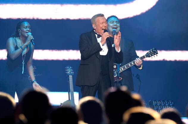 Entertainment Themen der Woche KW45 Roland Kaiser live bei einem Konzert seiner Alles oder Dich -Tour in der ZAG Arena. Hannover, 12.11.2021