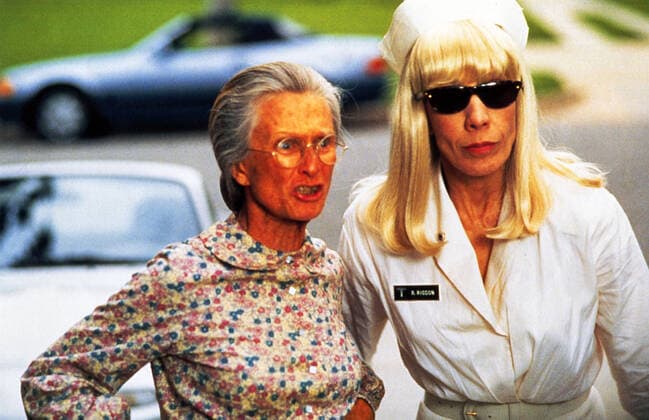 THE BEVERLY HILLBILLIES US 1993 THE BEVERLY HILLBILLIES US 1993 CLORIS LEACHMAN as Granny, LILY TOMLIN Date: 1993. Strictly editorial use only in conjunction with the promotion of the film. Credit line mandatory. This image is copyright of the film company and is supplied under the terms of issue as film still. No commercial or book cover use permitted without prior consent from the film company.  Mandatory credit line: Courtesy C2OTH FOX TWENTIETH CENTURY FOX Ronald Grant Mary Evans