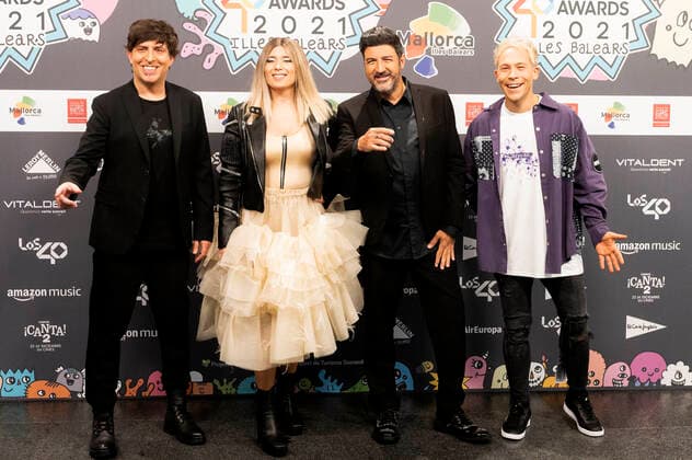 Dani Moreno, Cristina Bosca, Tony Aguilar und Oscar Martinez bei der Verleihung der LOS40 Music Awards 2021 im VelÃ²drom Illes Balears. Palma de Mallorca, 12.11.2021 Dani Moreno, Cristina Bosca, Tony Aguilar, Oscar Martinez