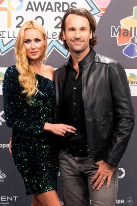 Carolina Cerezuela mit Ehemann Carlos Moya bei der Verleihung der LOS40 Music Awards 2021 im VelÃ²drom Illes Balears. Palma de Mallorca, 12.11.2021 Carolina Cerezuela, Carlos Moya