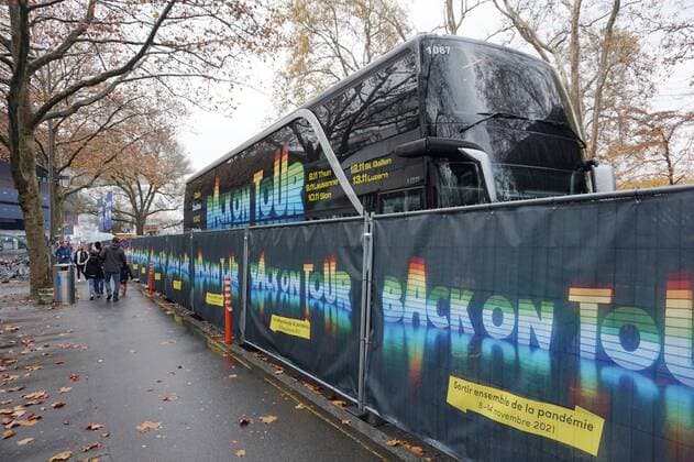 Foto Manuel Geisser 13.10.2021 Nationale Impfwoche Schweiz. Kostenlose Konzerte mit Schweizer Kuenstlern. ( Luzern) Halbbleere Raenge bei den Back on Tour Konzerten. Bild : Tourbus