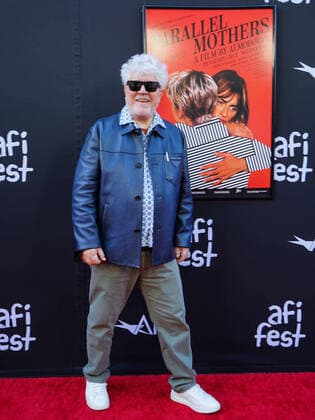 Bilder des Jahres 2021, Entertainment 11 November Entertainment Themen der Woche KW45 Entertainment Bilder des Tages 2021 AFI Fest - Premiere Of Sony Pictures Parallel Mothers Director Pedro Almodovar arrives at the 2021 AFI Fest - Premiere Of Sony Pictures Parallel Mothers held at the TCL Chinese Theatre IMAX on November 13, 2021 in Hollywood, Los Angeles, California, United States. Hollywood California United States  Copyright: xImagexPressxAgencyx collin-2021afif211114_np6gO