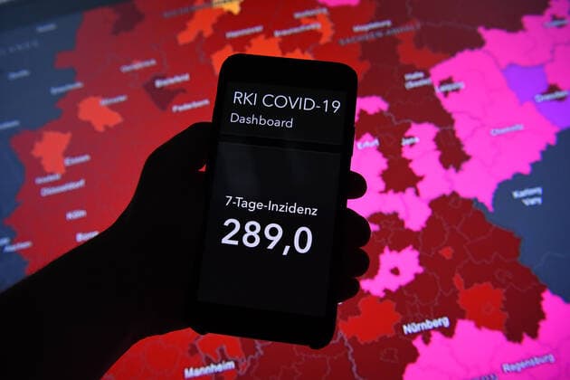 Coronavirus in Deutschland - Covid-19-Dashboard des Robert Koch-Institut 14.11.2021, Robert Koch-Institut: 7-Tage-Inzidenz 289,0. 7-Tage-Fallzahl 240.237. COVID-19-Fälle 5.021.469. Zugang um 33.498 gegenüber dem Vortag. COVID-19-Todesfälle 97.672. Zugang um 55 gegenüber dem Vortag.