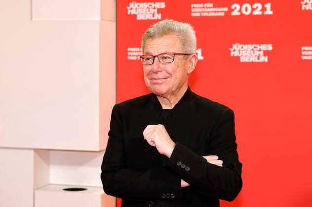 Daniel Libeskind bei der Verleihung des Preises für Verständigung und Toleranz im Glashof des Jüdischen Museums. Berlin, 13.11.2021 *** Daniel Libeskind at the presentation of the Prize for Understanding and Tolerance in the Glass Courtyard of the Jewish Museum Berlin, 13 11 2021 Foto:xJ.xMWx xFuturexImage