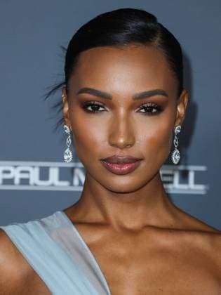 Baby2Baby 10-Year Gala 2021 Model Jasmine Tookes arrives at the Baby2Baby 10-Year Gala 2021 held at the Pacific Design Center on November 13, 2021 in West Hollywood, Los Angeles, California, United States. West Hollywood California United States  Copyright: xImagexPressxAgencyx collin-baby2bab211114_nptE1