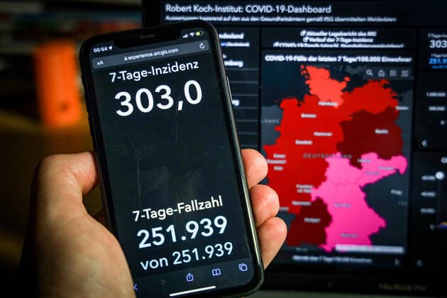 Coronavirus in Deutschland - Covid-19-Dashboard des Robert Koch-Institut 15.11.2021: Robert Koch-Institut: 7-Tage-Inzidenz 303,0. 7-Tage-Fallzahl 251.939. COVID-19-Fälle 5.045.076. Zugang um 23.607 gegenüber dem Vortag. COVID-19-Todesfälle 97.715. Zugang um 43 gegenüber dem Vortag.