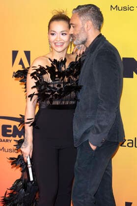 Rita Ora und Taika Waititi bei der Verleihung der MTV European Music Awards 2021 in der Laszlo Papp Sportarena. Budapest, 14.11.2021