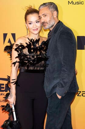Rita Ora und Taika Waititi bei der Verleihung der MTV European Music Awards 2021 in der Laszlo Papp Sportarena. Budapest, 14.11.2021