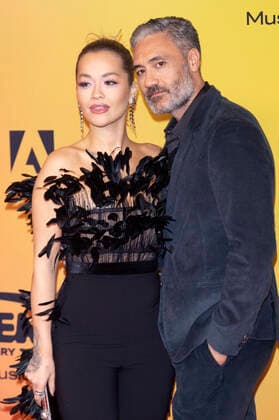 Rita Ora und Taika Waititi bei der Verleihung der MTV European Music Awards 2021 in der Laszlo Papp Sportarena. Budapest, 14.11.2021