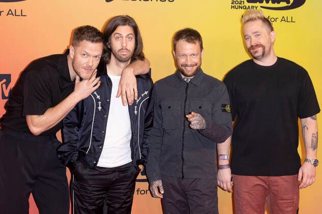 Dan Reynolds, Daniel Wayne Sermon, Ben McKee und Daniel Platzman von Imagine Dragons bei der Verleihung der MTV European Music Awards 2021 in der Laszlo Papp Sportarena. Budapest, 14.11.2021