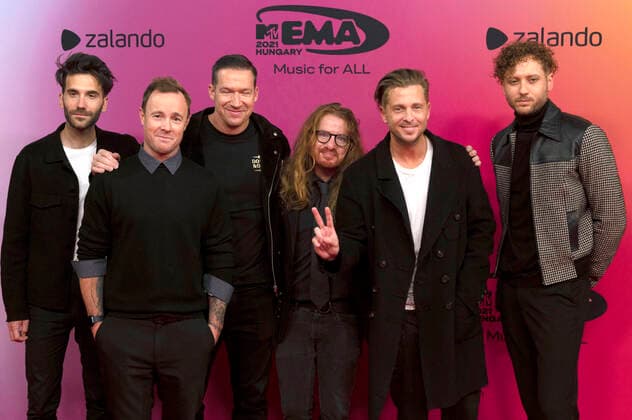 Brian Willett, Eddie Fisher, Zach Filkins, Drew Brown, Ryan Tedder und Brent Kutzle von OneRepublic bei der Verleihung der MTV European Music Awards 2021 in der Laszlo Papp Sportarena. Budapest, 14.11.2021