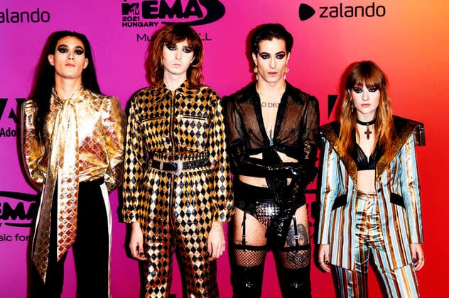 Ethan Torchio, Thomas Raggi, Damiano David und Victoria De Angelis von Maneskin bei der Verleihung der MTV European Music Awards 2021 in der Laszlo Papp Sportarena. Budapest, 14.11.2021