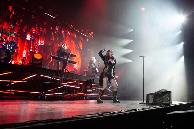 Nightwish live in Oslo, Norway Oslo, Norway. 14th, November 2021. Nightwish, the Finnish symphonic metal band, performs a live concert at Oslo Spektrum in Oslo. Here vocalist Floor Jansen is seen live on stage. Oslo Norway  Copyright: xGonzalesxPhoto Per-OttoxOppix