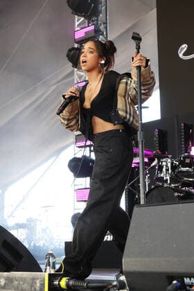 Day N Vegas Music Festival in Las Vegas, Maria Isabel Konzert New York born R&B singer Maria Isabel performs on stage during the Day N Vegas Music Festival at the Las Vegas Festival Grounds in Las Vegas, Nevada on Sunday, November 14, 2021.  LAV2021111420 JAMESxATOA