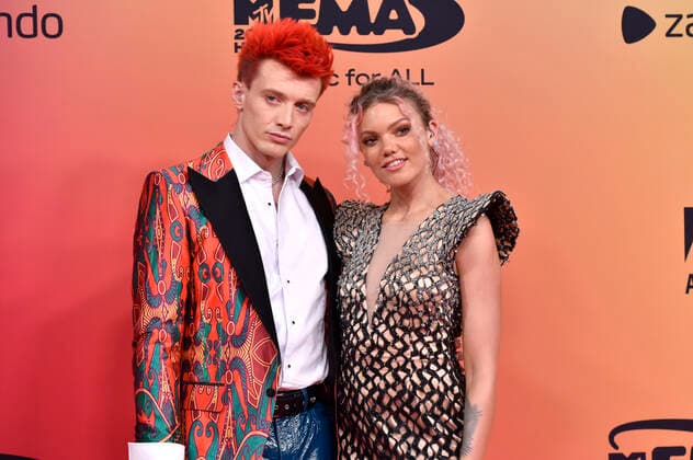 Jack Saunders und Becca Dudley bei der Verleihung der MTV European Music Awards 2021 in der Laszlo Papp Sportarena. Budapest, 14.11.2021