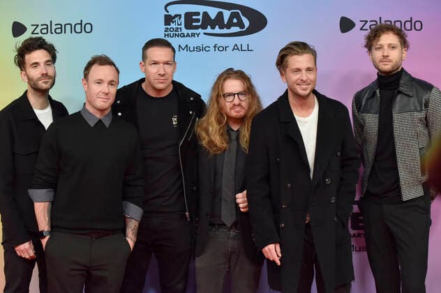 Brian Willett, Eddie Fisher, Zach Filkins, Drew Brown, Ryan Tedder und Brent Kutzle von OneRepublic bei der Verleihung der MTV European Music Awards 2021 in der Laszlo Papp Sportarena. Budapest, 14.11.2021