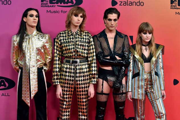 Ethan Torchio, Thomas Raggi, Damiano David und Victoria De Angelis von Maneskin bei der Verleihung der MTV European Music Awards 2021 in der Laszlo Papp Sportarena. Budapest, 14.11.2021