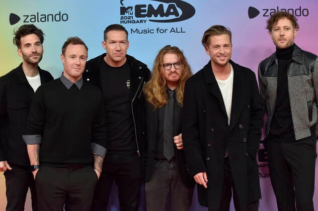 Brian Willett, Eddie Fisher, Zach Filkins, Drew Brown, Ryan Tedder und Brent Kutzle von OneRepublic bei der Verleihung der MTV European Music Awards 2021 in der Laszlo Papp Sportarena. Budapest, 14.11.2021