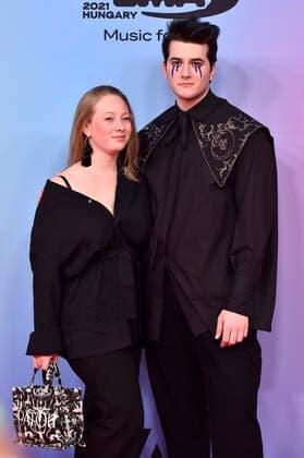 Gjon s Tears mit Freundin Pauline Sengler bei der Verleihung der MTV European Music Awards 2021 in der Laszlo Papp Sportarena. Budapest, 14.11.2021