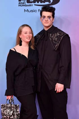 Gjon s Tears mit Freundin Pauline Sengler bei der Verleihung der MTV European Music Awards 2021 in der Laszlo Papp Sportarena. Budapest, 14.11.2021